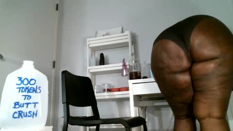 Snapshot of colorfullydark chatting on 01/31/25, 01:34 Noni online show from 01/31/25, 01:34