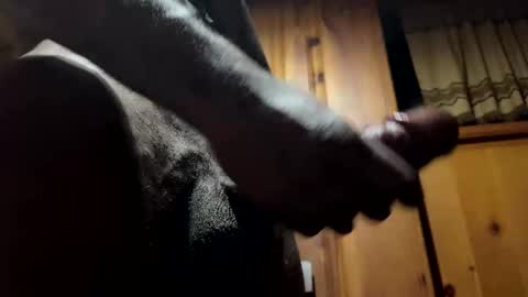 Snapshot of columbusohio614 chatting on 12/20/24, 05:04 Heavyd614 online show from 12/20/24, 05:04