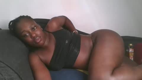 Snapshot of comicalcara chatting on 02/13/25, 03:39 Cara online show from 02/13/25, 03:39