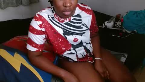 Snapshot of comicalcara chatting on 11/14/25, 05:33 Cara online show from 11/14/25, 05:33