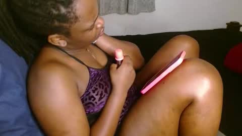 Snapshot of comicalcara chatting on 11/30/25, 10:36 Cara online show from 11/30/25, 10:36