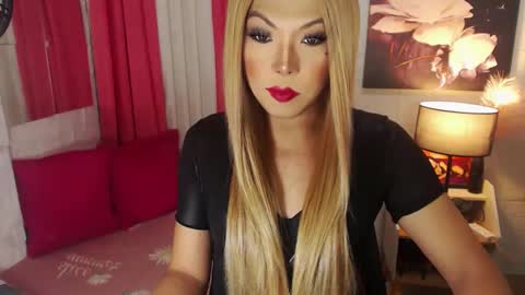 Snapshot of commanderofsexx chatting on 02/17/25, 09:13 QUEEN SABRINA online show from 02/17/25, 09:13