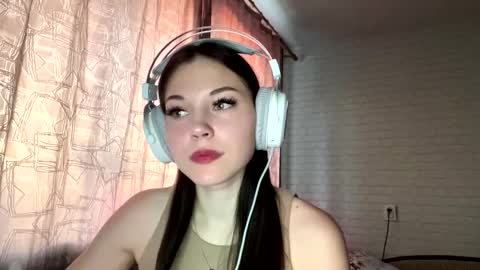 Bella  online show from 10/06/25, 01:08