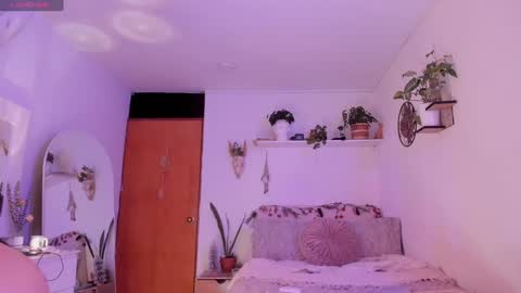 connie    online show from 01/04/25, 07:13