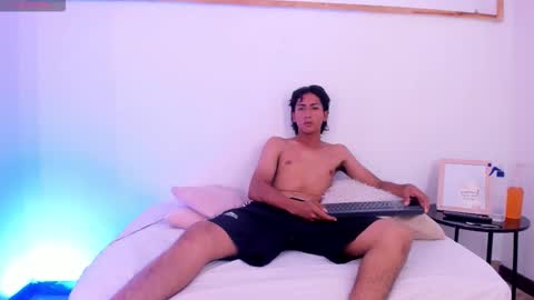 Snapshot of connorsmith__ chatting on 12/19/25, 12:06 Connor online show from 12/19/25, 12:06