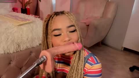 Snapshot of conny_curly chatting on 02/19/25, 01:50 Conny online show from 02/19/25, 01:50