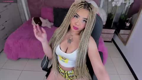 Snapshot of conny_curly chatting on 11/30/25, 01:15 Conny online show from 11/30/25, 01:15