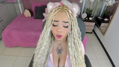 Snapshot of conny_curly chatting on 12/18/25, 02:34 Conny online show from 12/18/25, 02:34