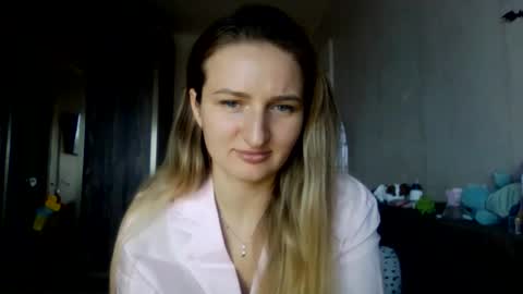 cora_fora online show from 12/03/25, 10:13