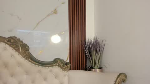 Coralie Bronson online show from 09/18/25, 08:00