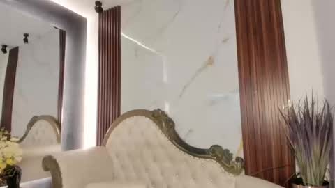 Coralie Bronson online show from 09/19/25, 08:09