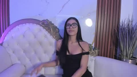 Coralie Bronson online show from 11/11/25, 08:42