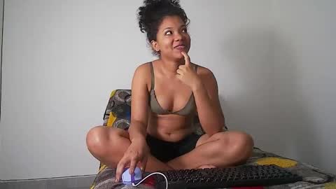 coraline_777 online show from 11/16/25, 09:31