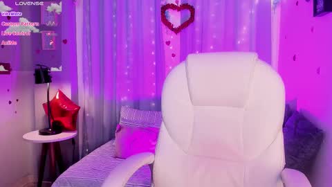 Snapshot of coralinericce_ chatting on 03/07/25, 08:13 Coral Stefani online show from 03/07/25, 08:13