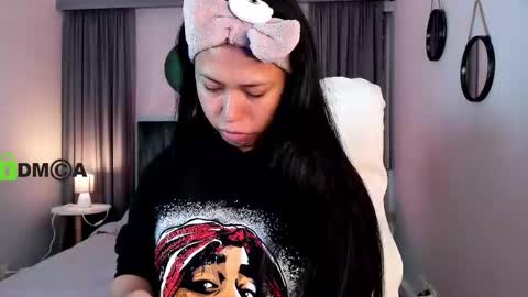 Snapshot of coralinericce_ chatting on 10/03/25, 12:40 Coral Stefani online show from 10/03/25, 12:40