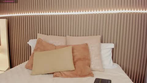 Snapshot of coralineross_ chatting on 02/14/25, 02:12 coralineross_ online show from 02/14/25, 02:12