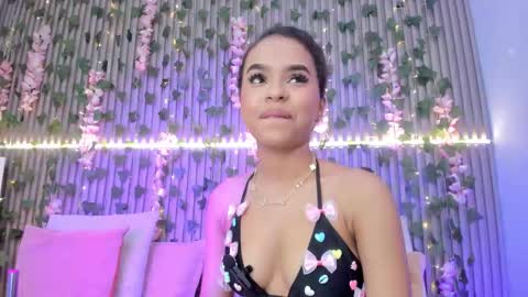 Snapshot of coralineross_ chatting on 10/27/25, 11:03 coralineross_ online show from 10/27/25, 11:03
