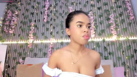 Snapshot of coralineross_ chatting on 10/30/25, 11:11 coralineross_ online show from 10/30/25, 11:11