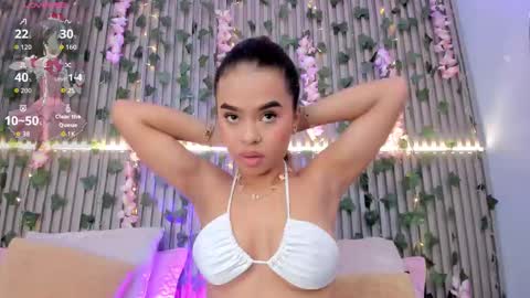 Snapshot of coralineross_ chatting on 11/10/25, 10:47 coralineross_ online show from 11/10/25, 10:47