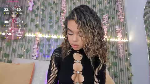 Snapshot of coralineross_ chatting on 11/15/25, 11:21 coralineross_ online show from 11/15/25, 11:21