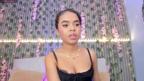Snapshot of coralineross_ chatting on 11/21/25, 10:58 coralineross_ online show from 11/21/25, 10:58