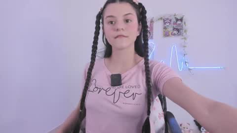 Snapshot of coralinexxx07 chatting on 06/05/26, 06:13 Coraline uwu Bienvenidos al dulce mundo de Coraline Hola amores soy Coraline Una chica tierna juguetona online show from 06/05/26, 06:13