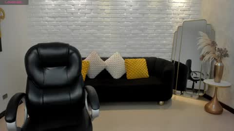 Snapshot of corinnerusso chatting on 01/13/25, 05:12 Corinne Russo online show from 01/13/25, 05:12