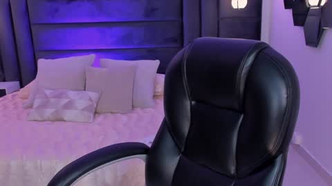 Snapshot of corinnerusso chatting on 02/05/25, 09:36 Corinne Russo online show from 02/05/25, 09:36