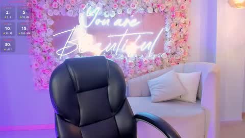 Snapshot of corinnerusso chatting on 02/09/25, 07:05 Corinne Russo online show from 02/09/25, 07:05