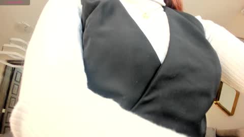 Snapshot of corinnerusso chatting on 09/22/25, 05:09 Corinne Russo online show from 09/22/25, 05:09