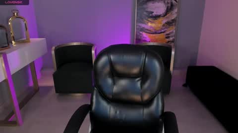 Snapshot of corinnerusso chatting on 09/23/25, 04:04 Corinne Russo online show from 09/23/25, 04:04