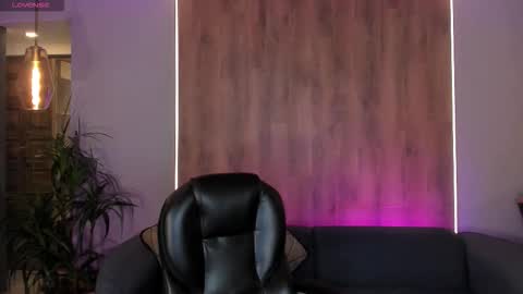 Snapshot of corinnerusso chatting on 09/30/25, 04:06 Corinne Russo online show from 09/30/25, 04:06