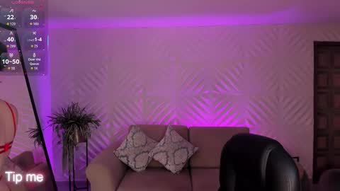 Snapshot of corinnerusso chatting on 10/28/25, 04:27 Corinne Russo online show from 10/28/25, 04:27