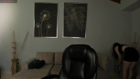 Snapshot of corinnerusso chatting on 11/24/25, 05:40 Corinne Russo online show from 11/24/25, 05:40