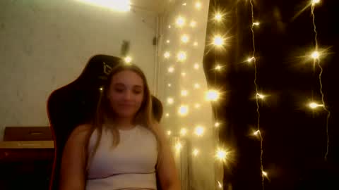 Snapshot of corn_404 chatting on 12/03/24, 01:54 Nata and Raf online show from 12/03/24, 01:54