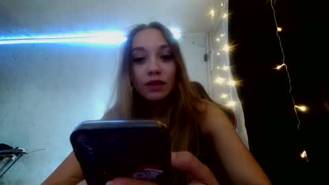 Snapshot of corn_404 chatting on 12/10/24, 07:05 Nata and Raf online show from 12/10/24, 07:05