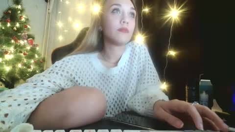 Snapshot of corn_404 chatting on 12/24/24, 02:22 Nata and Raf online show from 12/24/24, 02:22