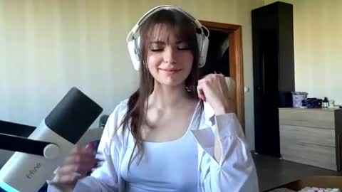 corrienavanjo online show from 07/17/26, 01:18