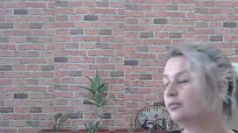 Elisa online show from 02/23/25, 09:22