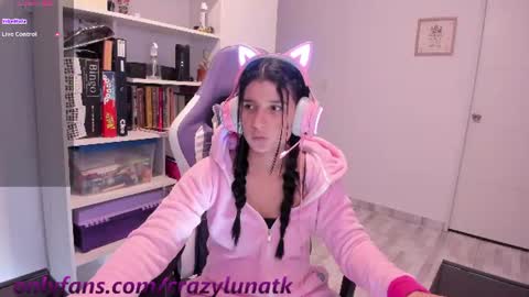 Snapshot of cositarika__ chatting on 07/12/26, 02:46 Lunita online show from 07/12/26, 02:46