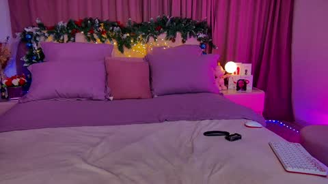 Sia online show from 12/22/24, 12:07