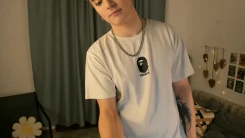 Snapshot of cosmicflirt chatting on 03/01/26, 09:17 Henry online show from 03/01/26, 09:17