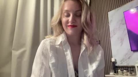 cosmo_blondiee online show from 09/16/25, 03:35