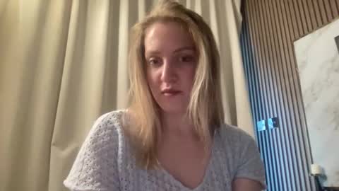 cosmo_blondiee online show from 09/17/25, 01:24