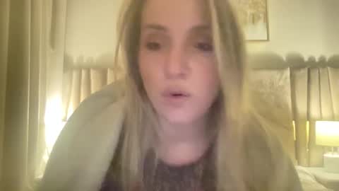 cosmo_blondiee online show from 09/23/25, 07:06