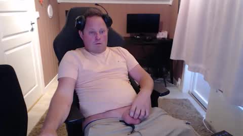 couple3845 online show from 10/17/25, 11:46