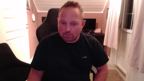 Snapshot of couple3845 chatting on 10/30/25, 08:20 couple3845 online show from 10/30/25, 08:20