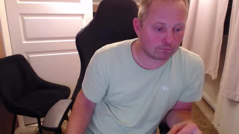 Snapshot of couple3845 chatting on 11/09/25, 07:45 couple3845 online show from 11/09/25, 07:45