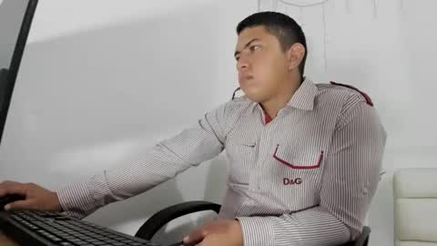 Snapshot of couple_fantasy30 chatting on 01/09/25, 10:09 Nikol y tomy online show from 01/09/25, 10:09