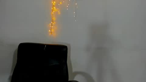 Snapshot of couple_fantasy30 chatting on 02/14/25, 12:09 Nikol y tomy online show from 02/14/25, 12:09